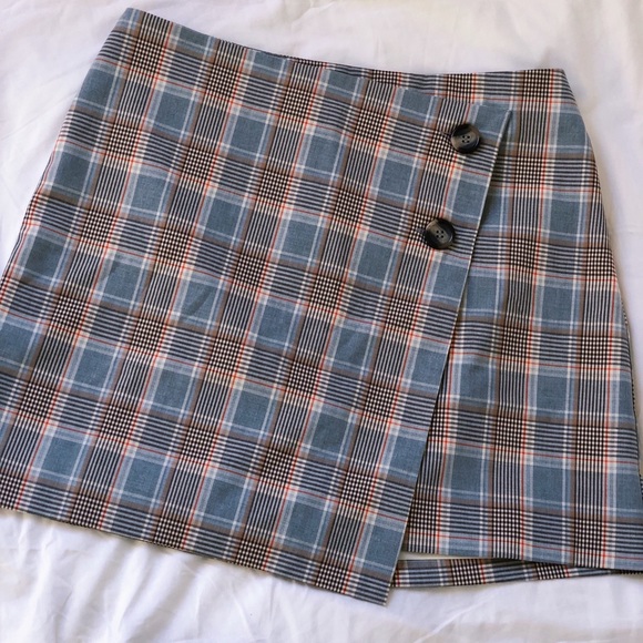 H&M plaid skirt with buttons-NEVER WORN - Picture 2 of 2